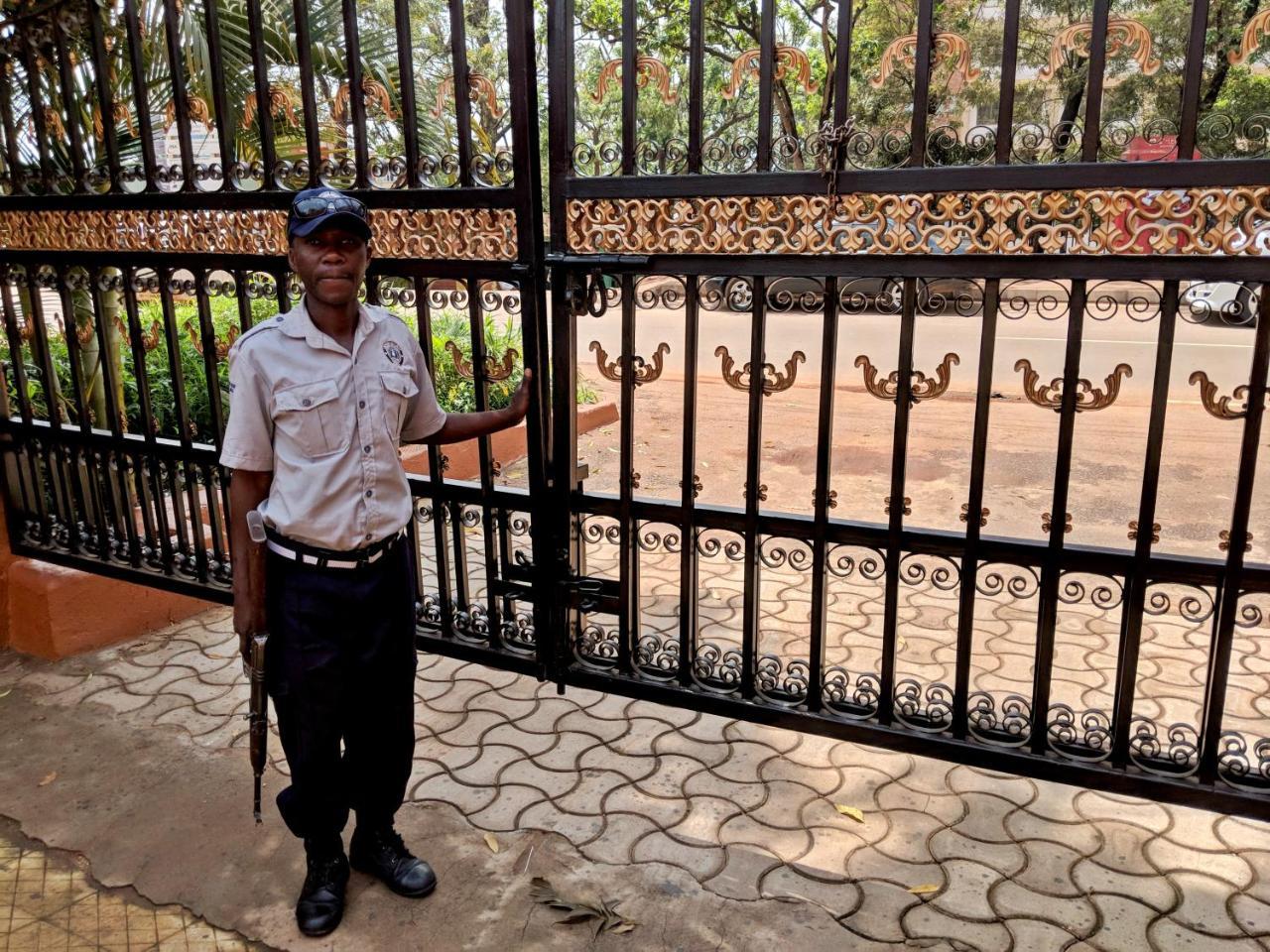 Prestige Hotel Suites Kampala Exterior foto